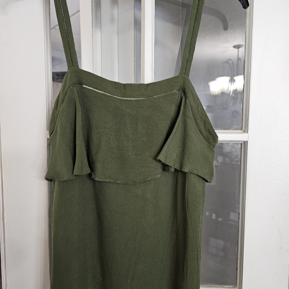 Womens Army Green ruffled tank top! Size med! Pre loved!
